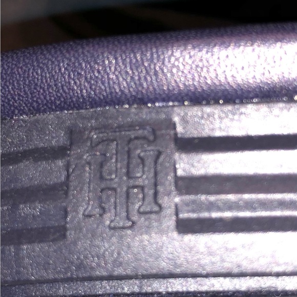 Authentic New Tommy Hilfiger Thong Sandals W/Tassels. Size 7 - Picture 3 of 12